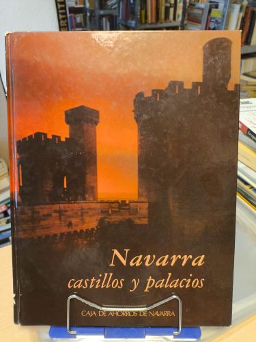 Portada del libro de NAVARRA CASTILLOS Y PALACIOS - JUAN JOSE MARTINENA