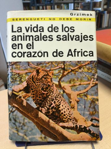 Portada del libro de GRZIMEK : LA VIDA DE LOS ANIMALES SALVAJES EN EL CORAZÓN DE ÁFRICA - NOGUER, 1961 PRIMERA ED.