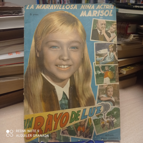 Portada del libro de LA MARAVILLOSA NIÑA ACTRIZ MARISOL EN UN RAYO DE LUZ - ALBUM COMPLETO