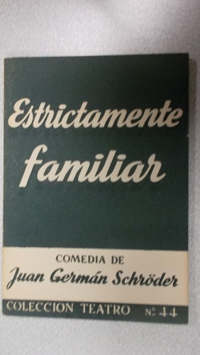 Portada del libro de ESTRICTAMENTE FAMILIAR, COLECCIÓN TEATRO Nº 44