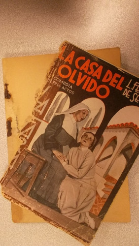 Portada del libro de LA CASA DEL OLVIDO, COLECCIÓN DE TEATRO LA FARSA Nº 401