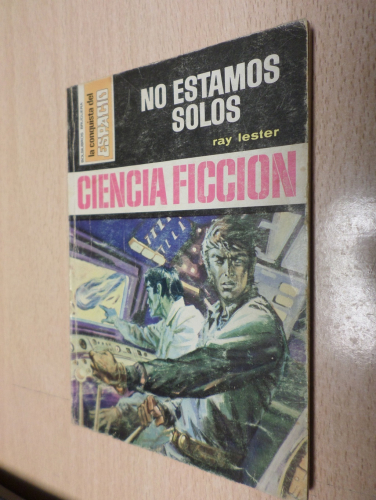 Portada del libro de LA CONQUISTA DEL ESPACIO BRUGUERA - Nº 316 - NO ESTAMOS SOLOS