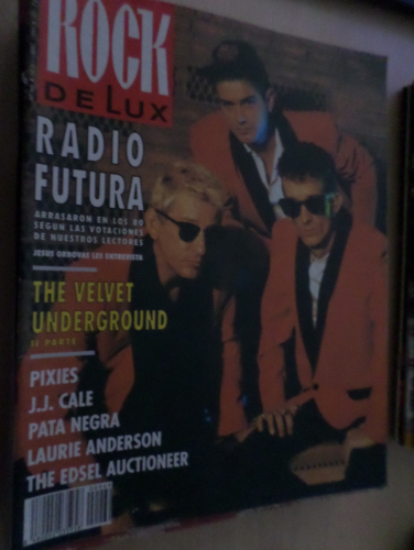 Portada del libro de ROCK DE LUX Nº 69 NOVIEMBRE 1990- RADIO FUTURA. THE VELVET UNDERGROUND. PIXIES. JJ CALE. PATA NEGRA