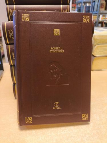 Portada del libro de Robert Louis Stevenson - ESPASA LUJO - La isla del tesoro, El extraño caso del Dr. Jekyll y Mr. Hyde,...