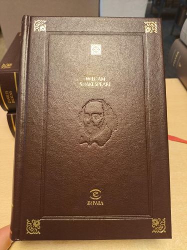 Portada del libro de William Shakespeare - COLECCIÓN ANTOLOGIA DE LA LITERATURA UNIVERSAL EDICIÓN DE LUJO. 