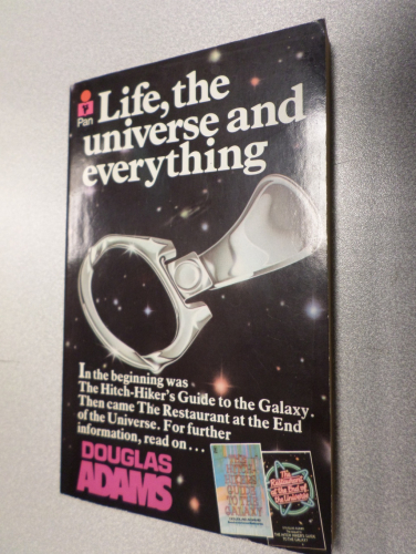 Portada del libro de LIFE THE UNIVERSE AND EVERYTHING ( GUIA DEL AUTOESTOPISTA GALÁCTICO III ) 1ª EDICIÓN 1982