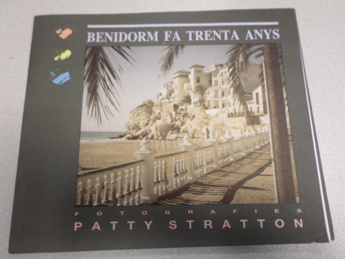 Portada del libro de BENIDORM FA TRENTA ANYS (EXPOSICION DE FOTOGRAFIAS DE PATTY STRATTON)