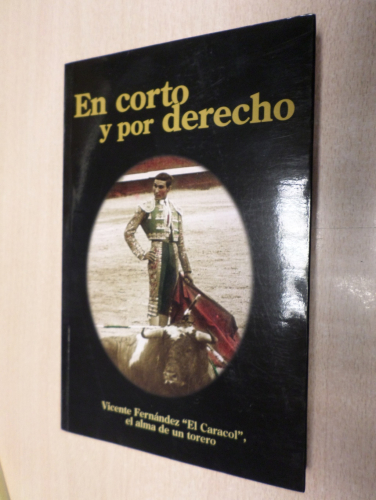 Portada del libro de EN CORTO Y POR DERECHO VICENTE FERNANDEZ EL CARACOL