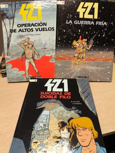 Portada del libro de 421 (3 vol.)1. La guerra fría, 2. Operación de altos vuelos, 3. Suicidas de doble filo - TIMUN MAS 1992