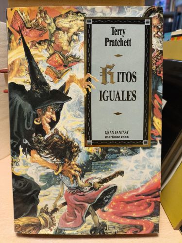 Portada del libro de Ritos iguales (MUNDODISCO 3) Gran Fantasy Martínez Roca. 1ª edición 1991 tapa dura