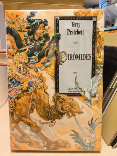 Portada del libro de Pirómides - (MUNDODISCO 7) Gran Fantasy Martínez Roca. 1ª edición 1992- tapa dura