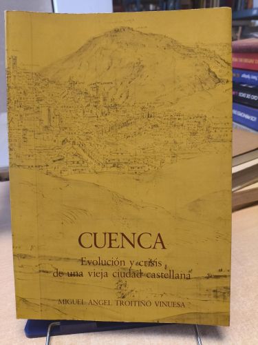 Portada del libro de CUENCA EVOLUCION Y CRISIS DE UNA VIEJA CIUDAD CASTELLANA