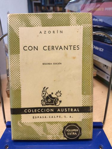 Portada del libro de AZORIN - CON CERVANTES - Austral 747