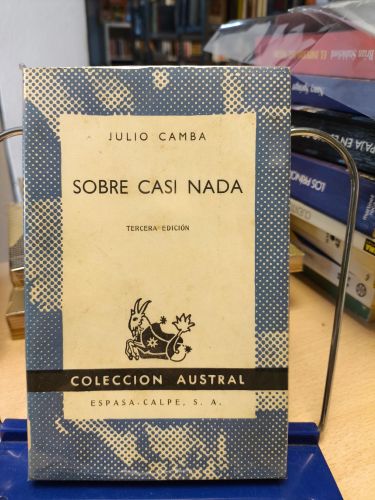 Portada del libro de JULIO CAMBA - SOBRE CASI NADA - Austral 687