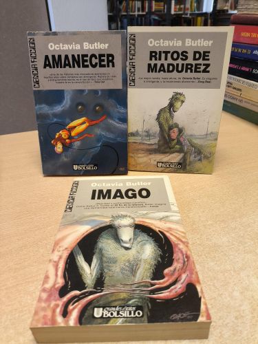 Portada del libro de XENOGENESIS - OCTAVIA BUTLER - COMPLETA 3 VOLUMENES - AMANECER / RITOS DE MADUREZ / IMAGO