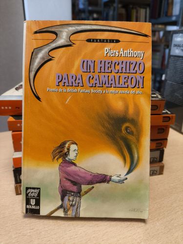 Portada del libro de UN HECHIZO PARA CAMALEON - PIERS ANTHONY - ULTRAMAR FANTASIA