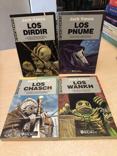 Portada del libro de CICLO DE TSCHAI-EL PLANETA DE LA AVENTURA-JACK VANCE- COMPLETO 4 VOLS.-ULTRAMAR 