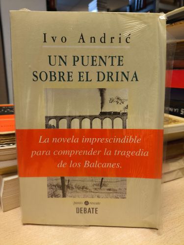 Portada del libro de UN PUENTE SOBRE EL DRINA - Ivo Andric - Debate 1996. 1ª ediccion ( NUEVO)