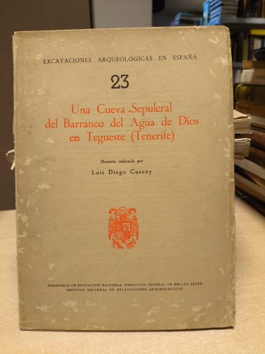 Portada del libro de UNA CUEVA SEPULCRAL DEL BARRANCO DEL AGUA DE DIOS EN TEGUESTE - EXCAVACIONES ARQUEOLOGICAS
