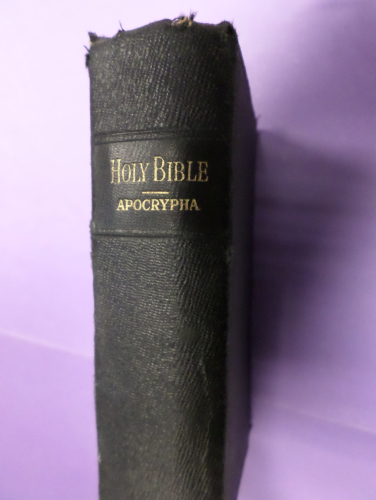 Portada del libro de HOLY BIBLE - APOCRYPHA - BIBLIA Y EVANGELIOS APOCRIFOS