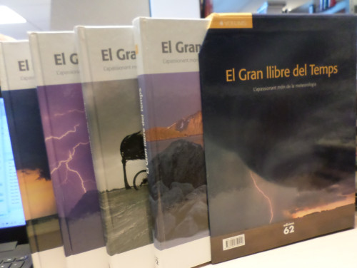 Portada del libro de EL GRAN LLIBRE DEL TEMPS L'APASSIONANT MÓN DE LA METEOROLOGIA - EDICIONS 62 - CATALÁN