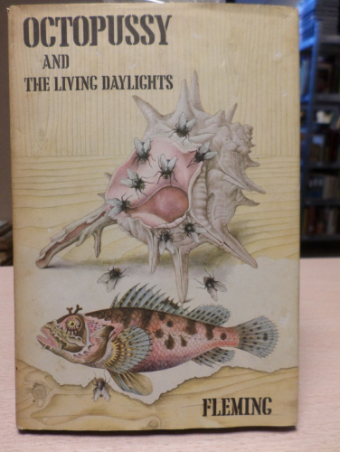 Portada del libro de OCTOPUSSY AND THE LIVING DAYLIGHTS - HARD BACK FIRST EDITION FIRST PRINTING - PRIMERA EDICIÓN (INGLES)