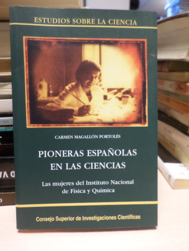 Portada del libro de PIONERAS ESPAÑOLAS EN LAS CIENCIAS; Las mujeres del instituto de fisica y quimica - CARMEN MAGALLON