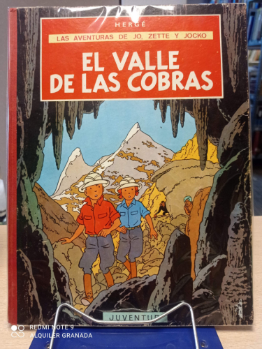 Portada del libro de JO, ZETTE Y JOCKO EL VALLE DE LAS COBRAS - HERGÉ -1ª PRIMERA EDICIÓN. JUVENTUD 1972.