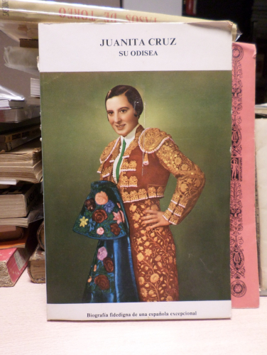 Portada del libro de JUANITA CRUZ. SU ODISEA. Biografía fidedigna de una española excepcional.- DEDICATORIA AUTOR