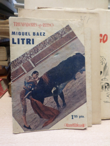 Portada del libro de TRIUNFADORES DEL RUEDO- AÑO XXVII. NUM. 7 - MIGUEL BAEZ EL LITRI