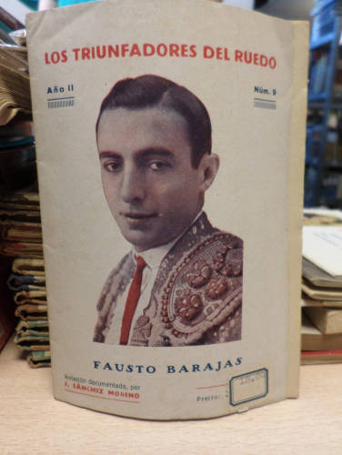 Portada del libro de LOS TRIUNFADORES DEL RUEDO. AÑO II. NUM. 9. FAUSTO BARAJAS. EL DIESTRO QUE NUNCA FRACASA.