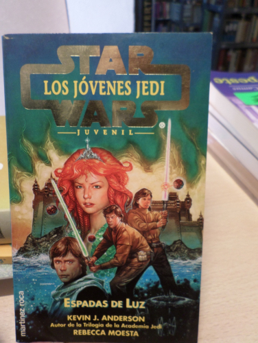 Portada del libro de STAR WARS LOS JOVENES JEDI - ESPADAS DE LUZ - MARTINEZ ROCA