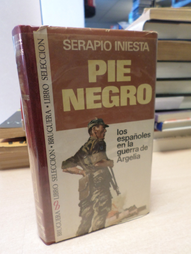 Portada del libro de PIE NEGRO. Los españoles en la guerra de Argelia - INIESTA, Serapio. 1ª Ed. BRUGUERA