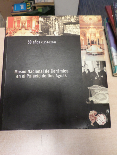 Portada del libro de MUSEO NACIONAL DE CERAMICA EN EL PALACIO DE DOS AGUAS. 50 AÑOS (1954-2004)