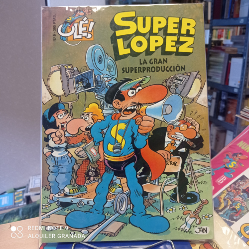 Portada del libro de SUPER LOPEZ: LA GRAN SUPERPRODUCCION  (COLECCIÓN OLE Nº 9) PORTADA RELIEVE