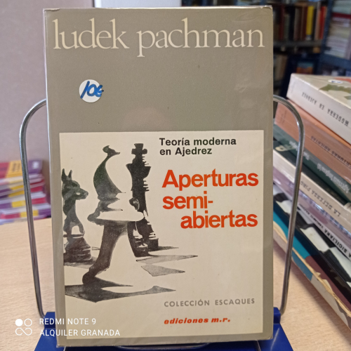 Portada del libro de APERTURAS SEMI-ABIERTAS teoria moderna en ajedrez