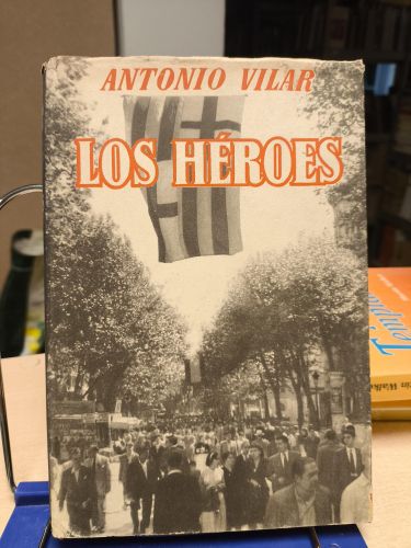 Portada del libro de LOS HEROES -